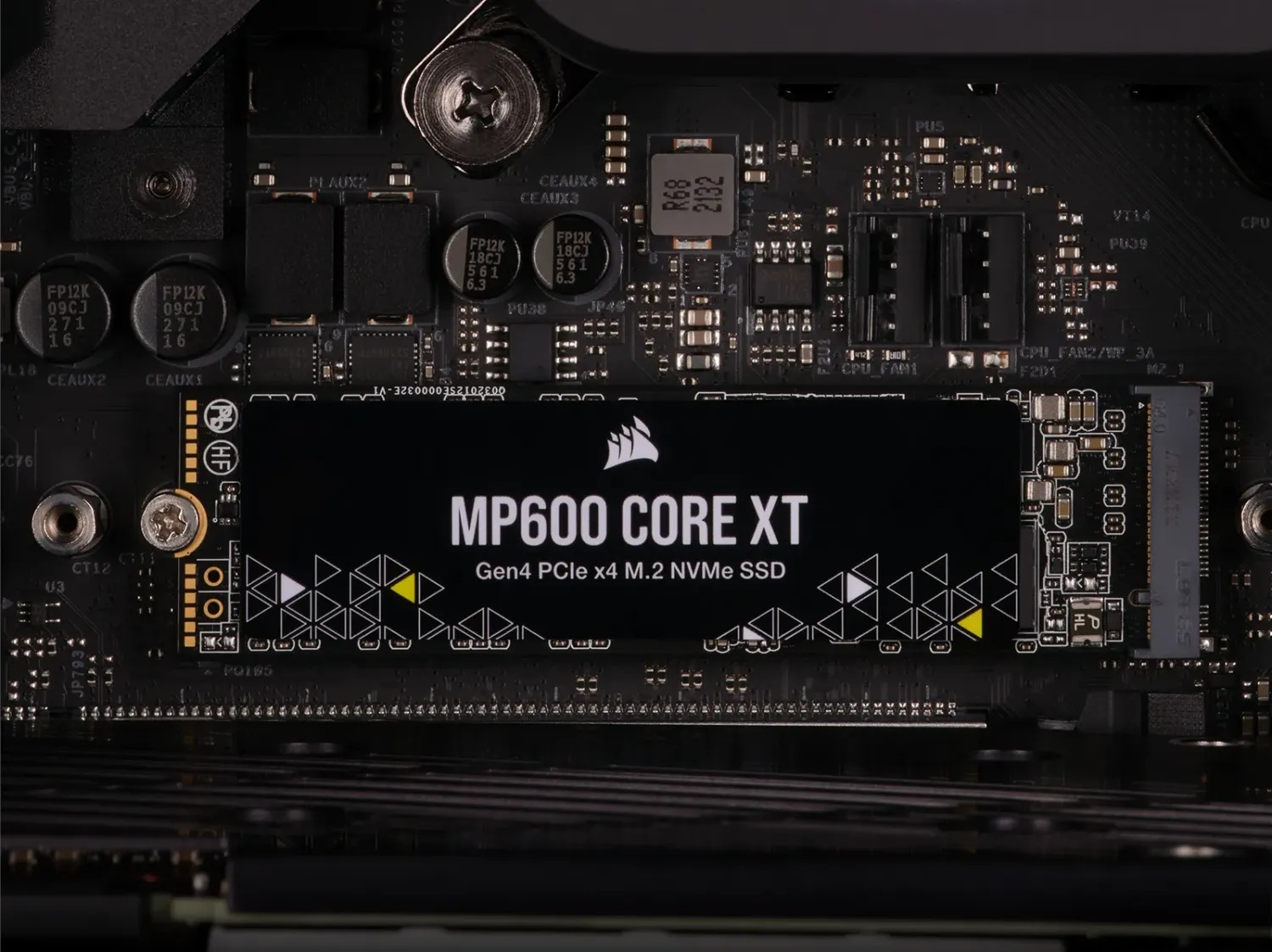 Диск SSD Corsair Force MP600 Core XT 2TB M.2 2280 NVMe PCIe Gen4x4 - CSSD-F2000GBMP600CXTR2