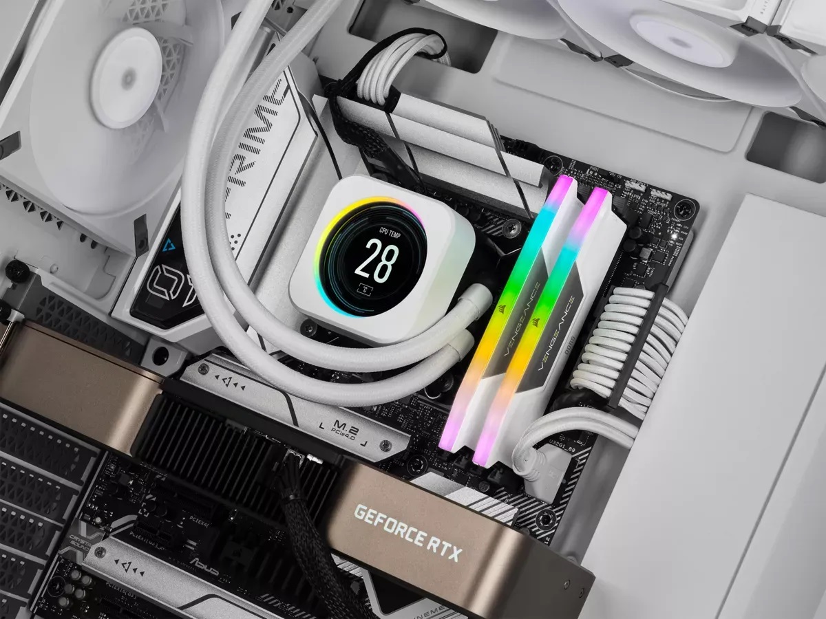 Памет Corsair Vengeance White RGB 32GB (2x16GB) DDR5 6000MHz CL36 EXPO/XMP - CMH32GX5M2E6000Z36W