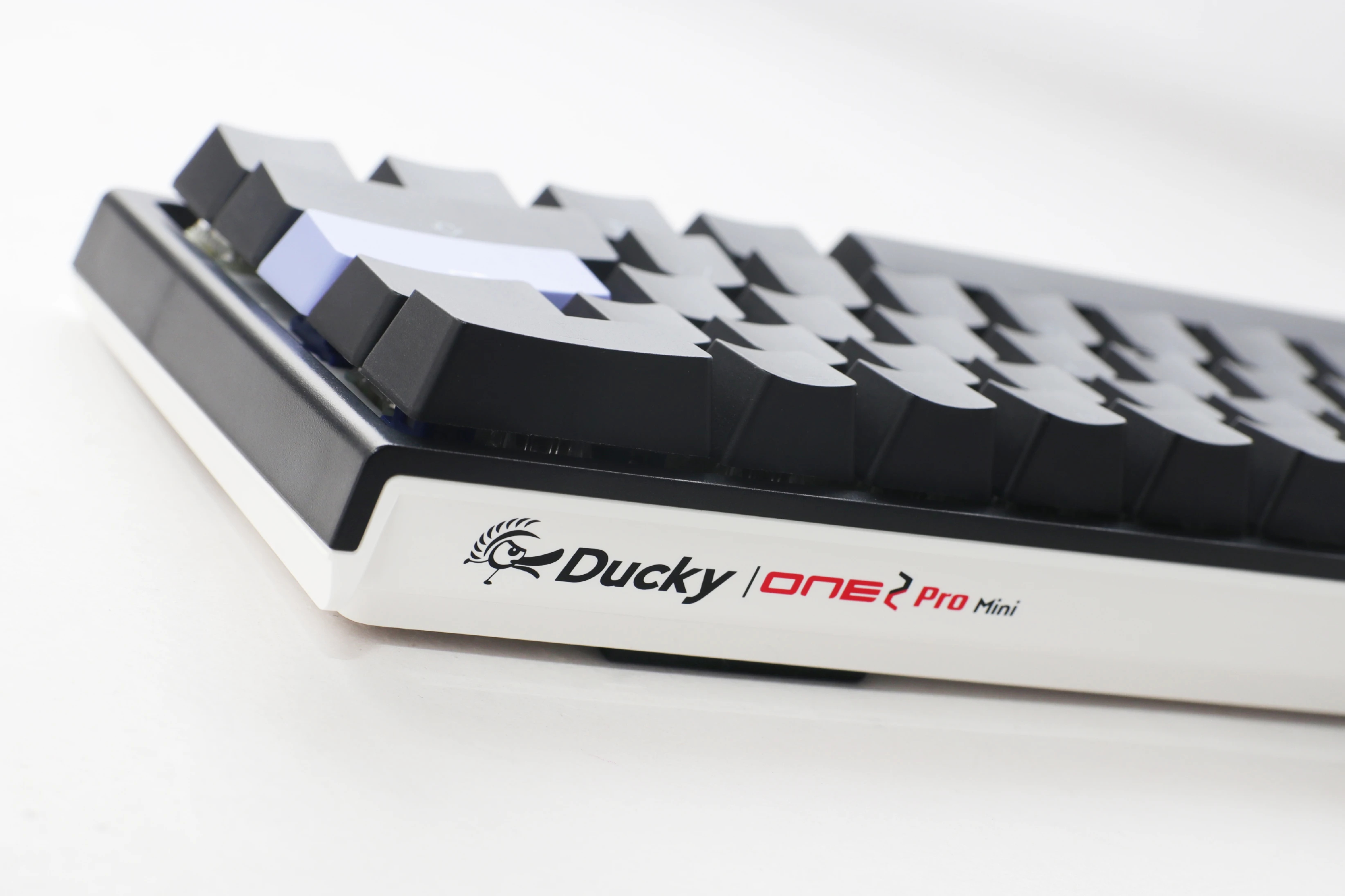 Ducky професионална геймърска механична клавиатура Professional Gaming Mechanical Keyboard One 2 Pro Mini - Kailh Red Switches [Linear]