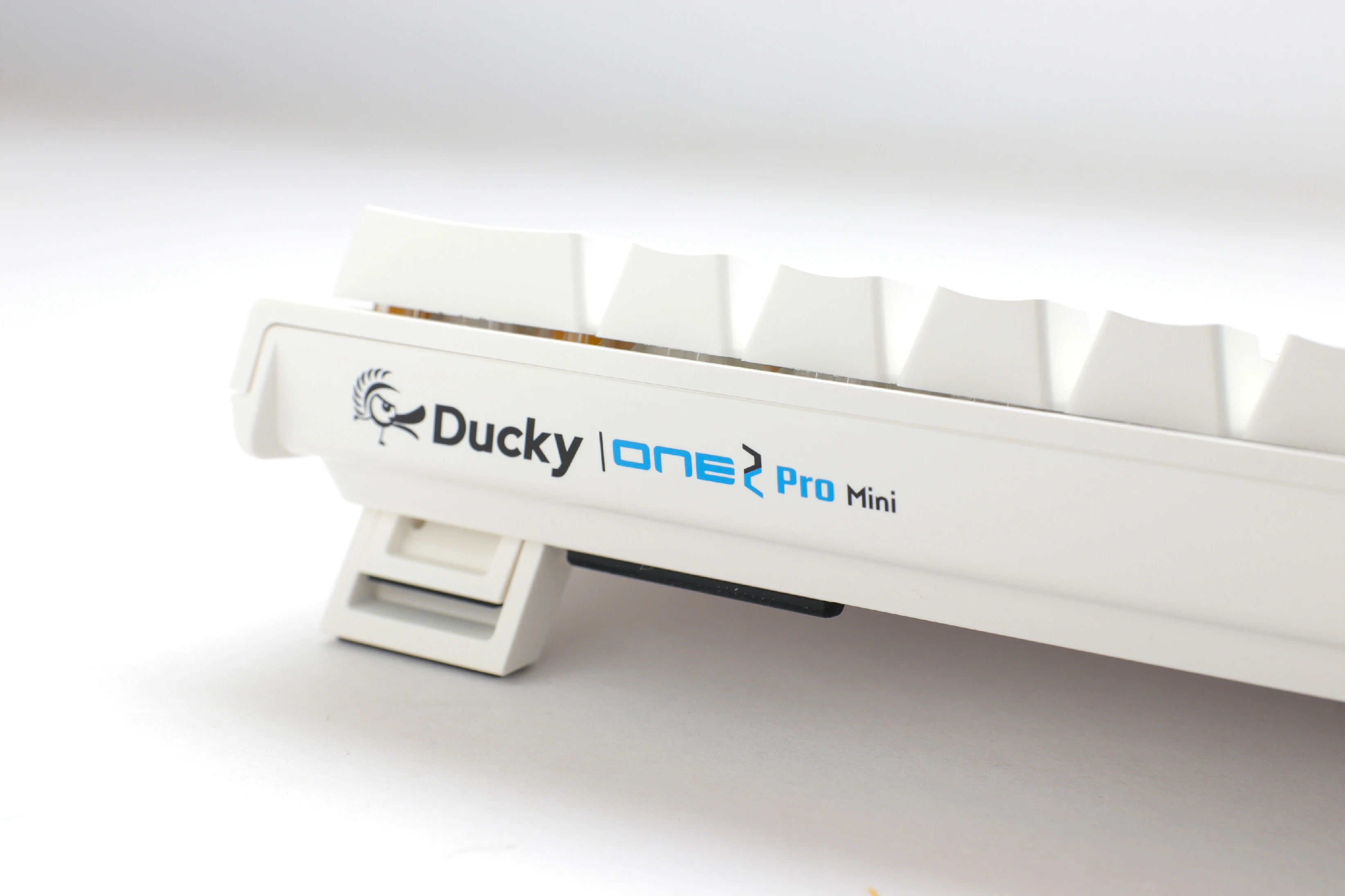 Ducky професионална геймърска механична клавиатура Professional Gaming Mechanical Keyboard One 2 Pro Mini Pure White - Kailh Box Brown [Tactile]