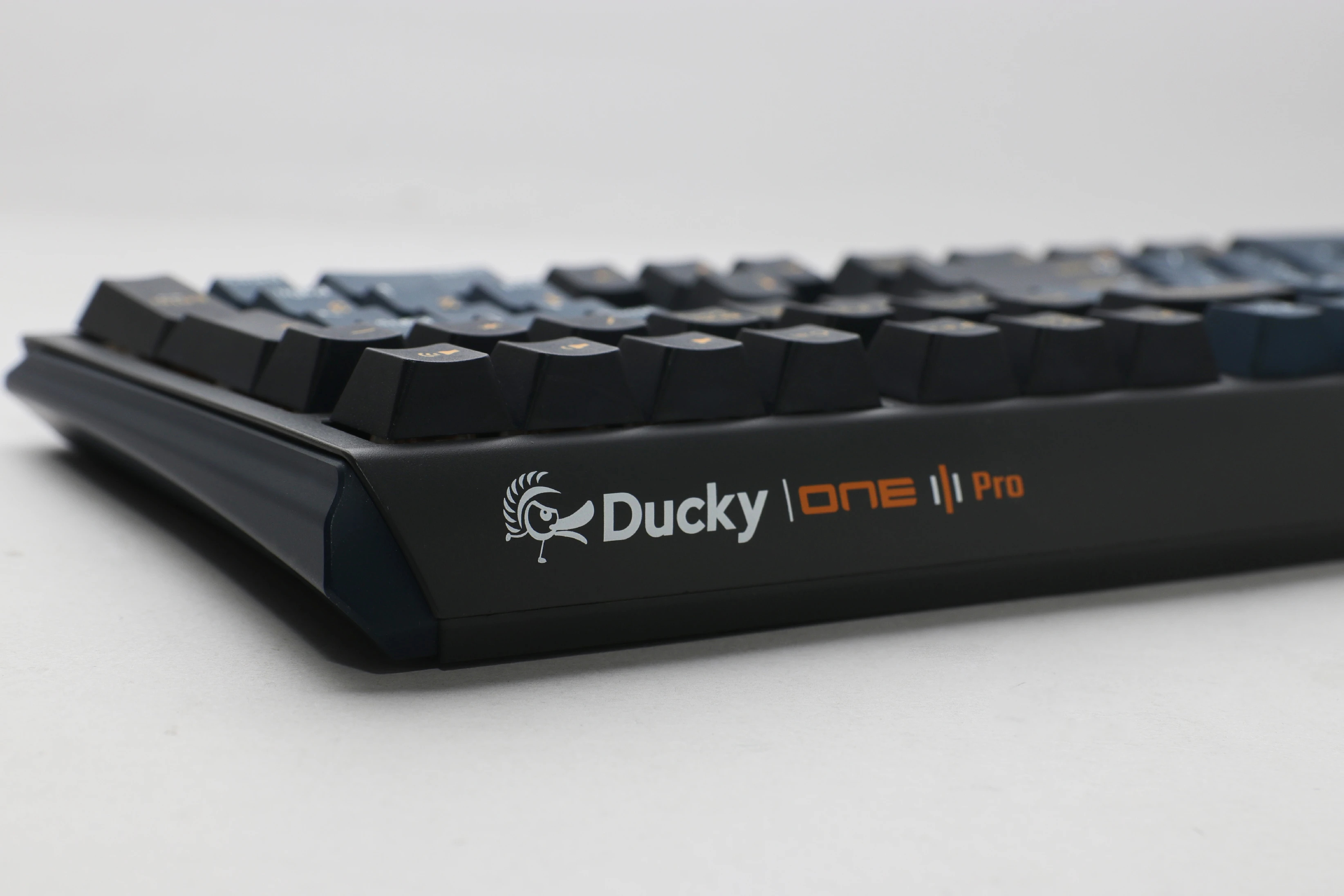 Ducky професионална геймърска механична клавиатура Professional Gaming Mechanical Keyboard One 3 Pro Nazca Line - 8K, Cherry MX2A RGB Brown [Tactile]