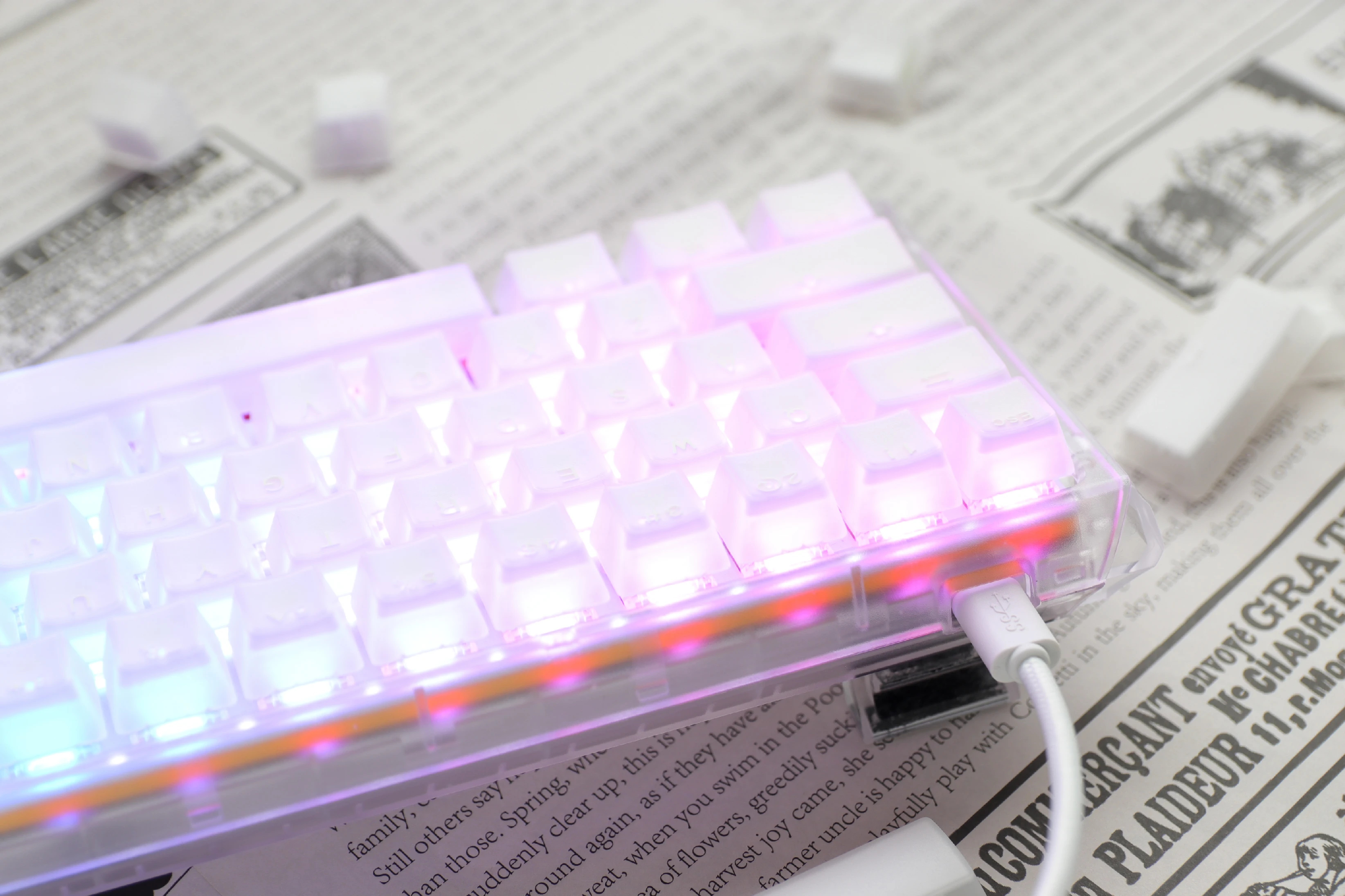 Ducky професионална геймърска механична клавиатура Professional Gaming Mechanical Keyboard One 3 Mini Aura White -  Cherry MX RGB Brown [Tactile]