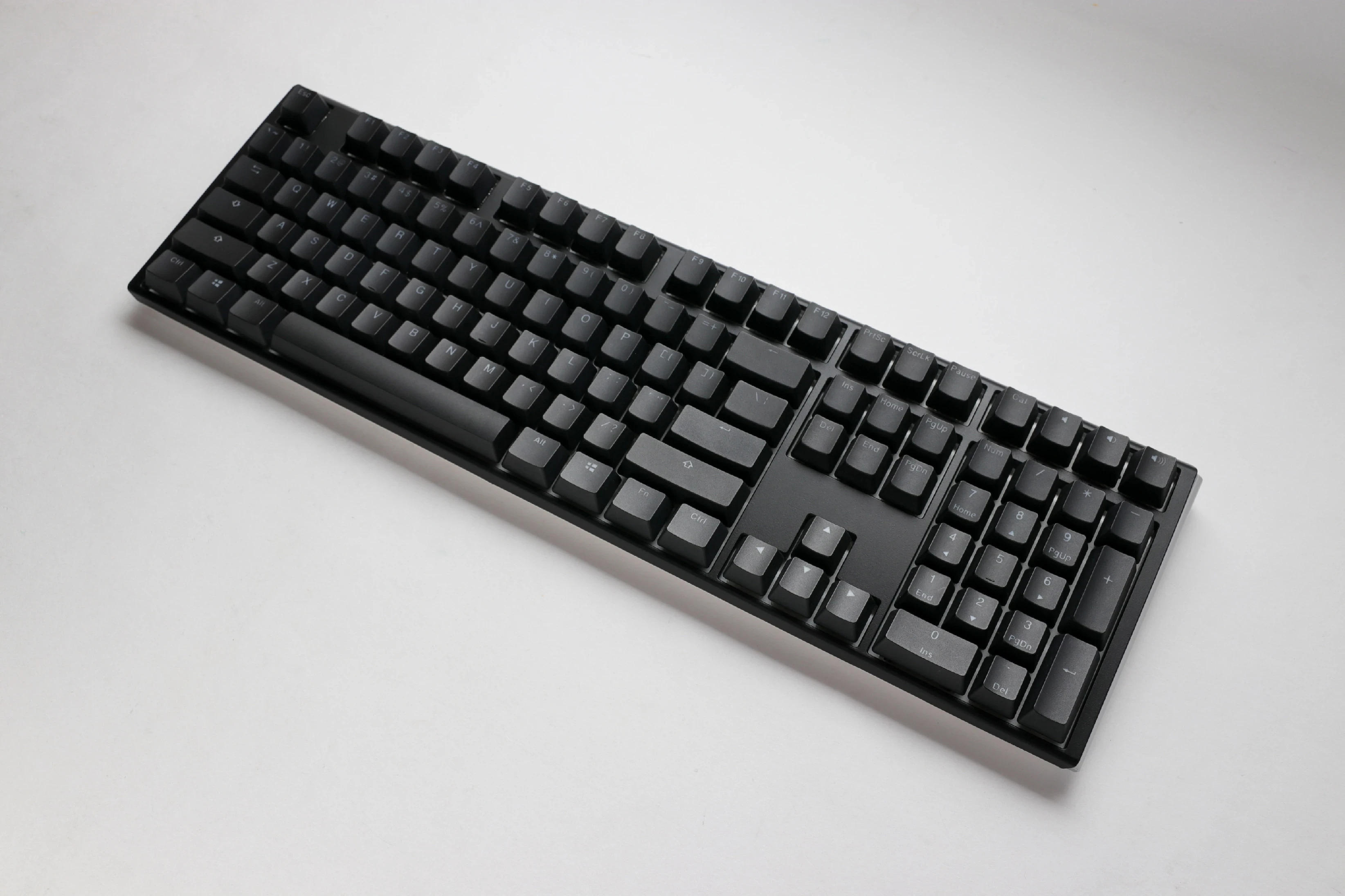 Ducky професионална геймърска механична клавиатура Professional Gaming Mechanical Keyboard One 3 Classic - Cherry MX RGB Brown Switches [Tactile]