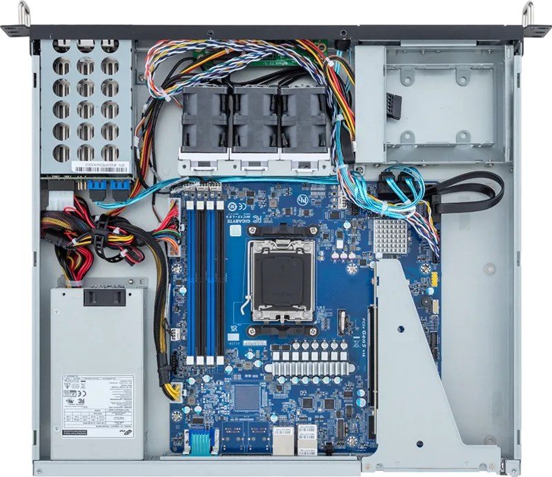 Сървърно шаси GIGABYTE R113-C10-AA02 AMD B650E Socket AM5 Rack (1U) Black, Steel
