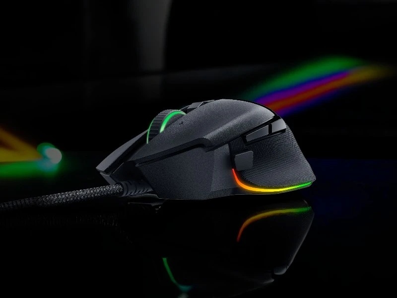 11-Zone Chroma Lighting with Full Underglow